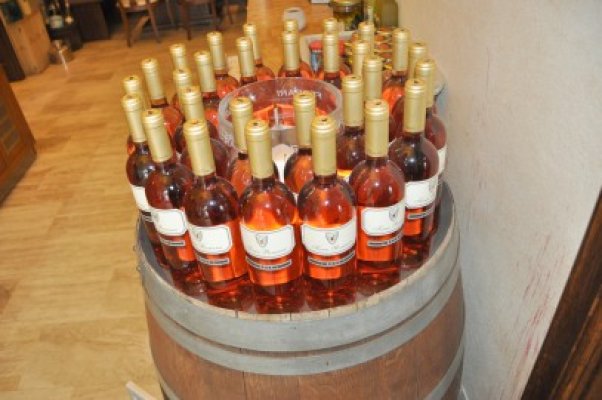 Peste 100 de expozanţi la Târgul Internaţional de Vinuri